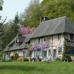 La Porte Du Bosq ,chambre D'hote Pres De Deauville Surville (Calvados)