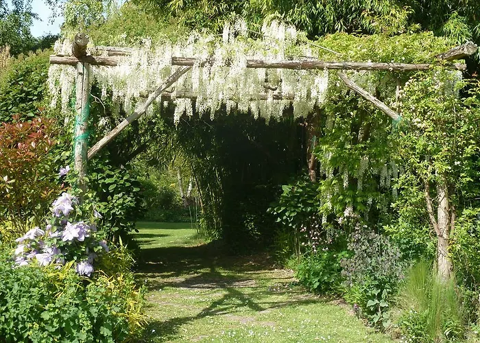 La Porte Du Bosq ,chambre D'hote Pres De Deauville Surville (Calvados)